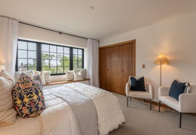 Building Photo - 1 Bed Condo in the Heart of Carmel-by-The-...
