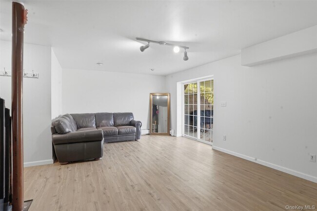 Building Photo - 34 Rombout Rd