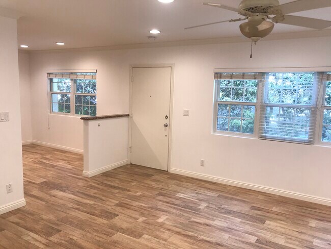 Living Room - 817 18th St