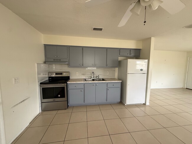 Building Photo - 122 South Rd