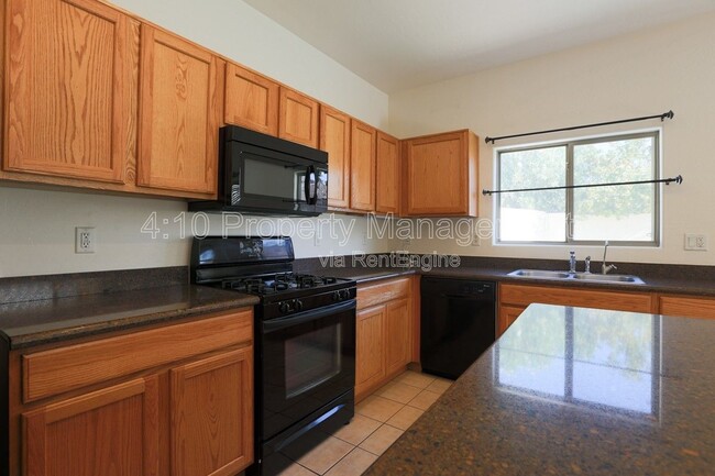 Building Photo - 2644 E Chester Dr