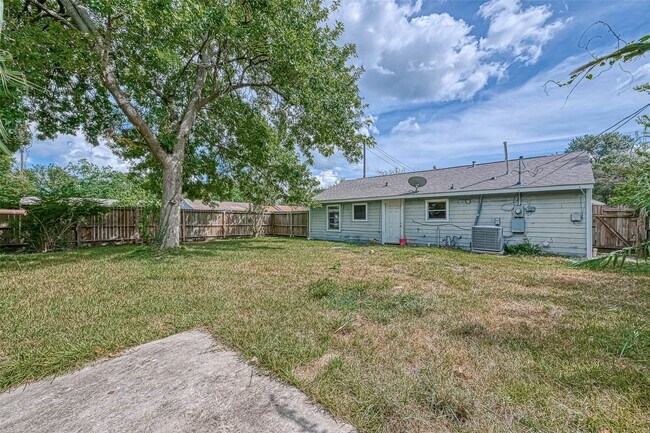 Building Photo - 5431 Willow Glen Dr