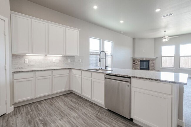 Building Photo - New Beginnings Start At AMRR: Spacious 3 bedroom in Midland!