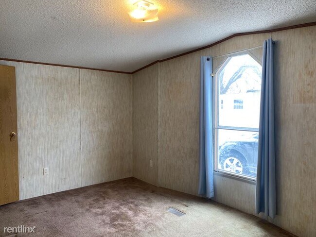 Building Photo - 3 br, 2 bath Mobile Home - 10522 View Ave....