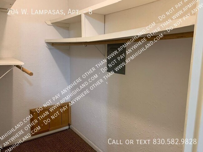 Building Photo - 204 W. Lampasas, Apt.-8