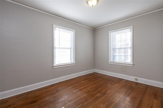 Building Photo - 1095 Deckner Ave SW