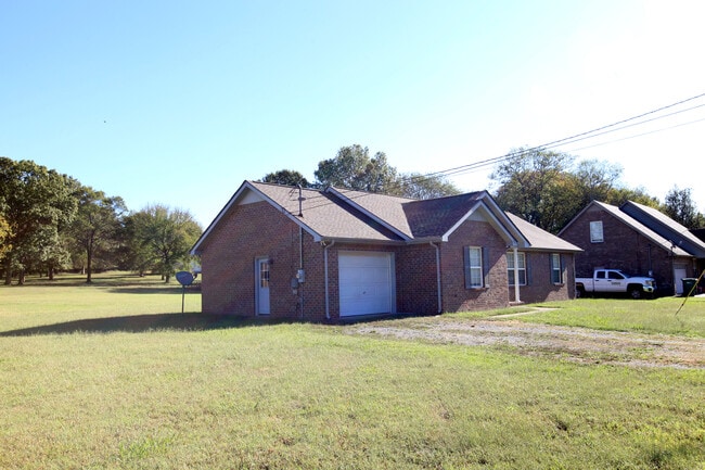 Building Photo - 546 Carter Ln