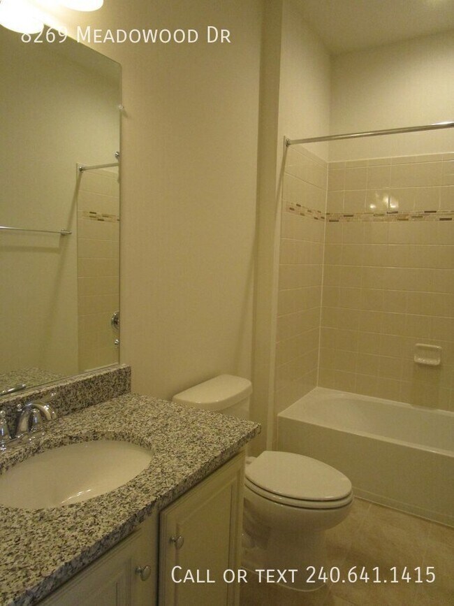 Building Photo - 8269 Meadowood Dr
