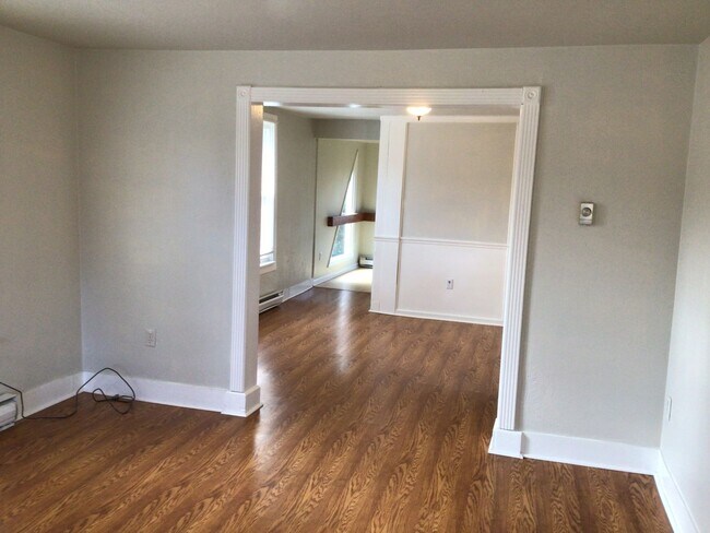 Building Photo - 440 N Earl St