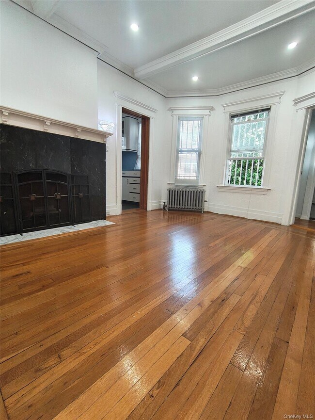 Building Photo - 162-15 85th Ave