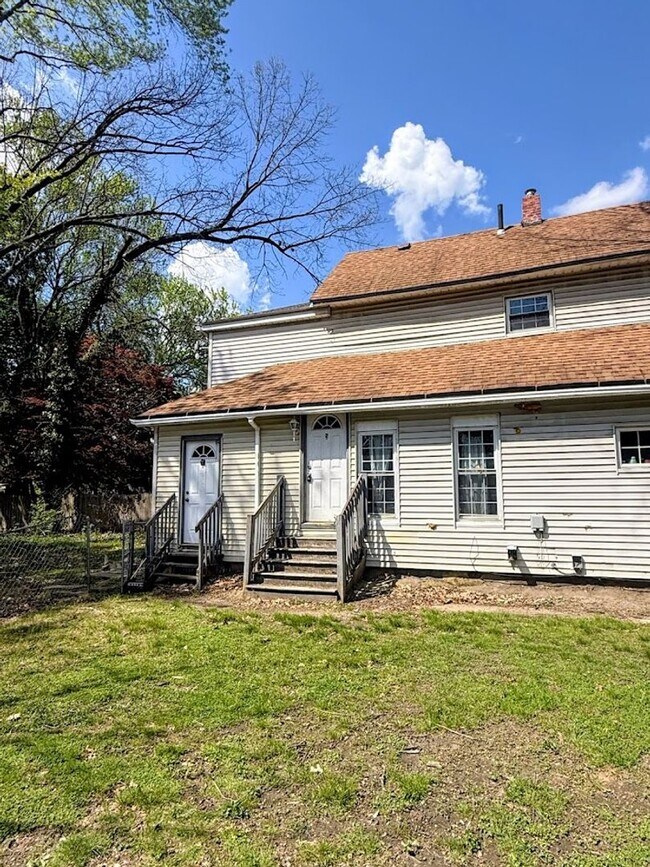 Building Photo - 560 Schiller Ave