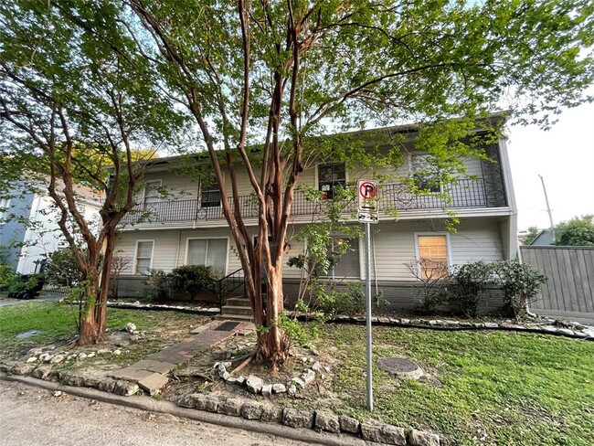 Building Photo - 2327 Branard St