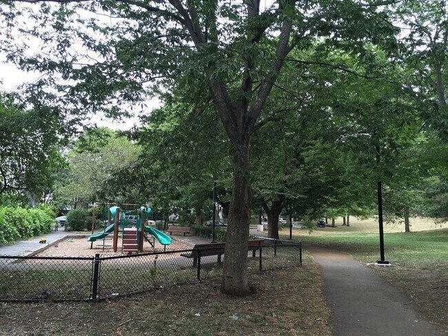 Building Photo - 19 Anson St