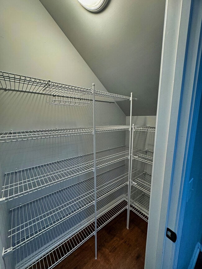 Building Photo - 1545 Oldenburg Dr