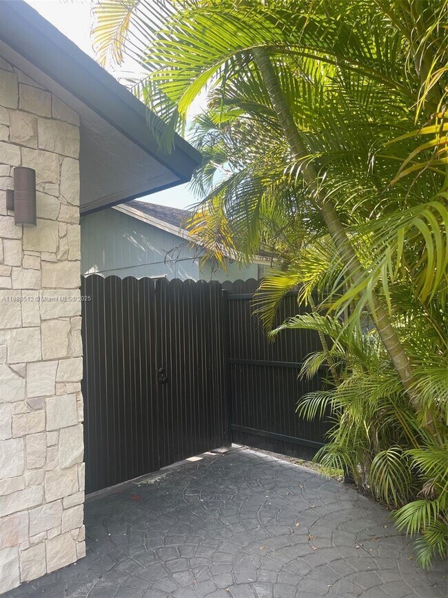 Building Photo - 10742 SW 138th Pl