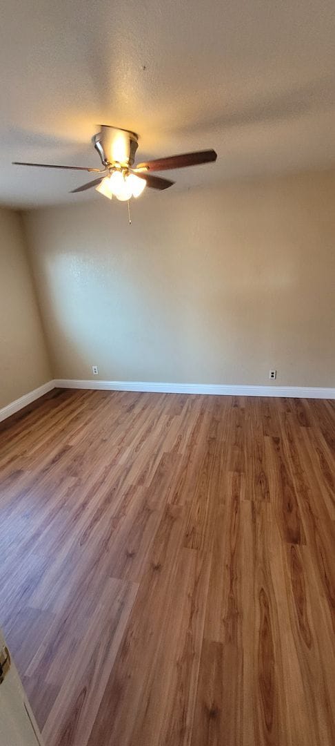 Building Photo - Move in ready w B-I pool