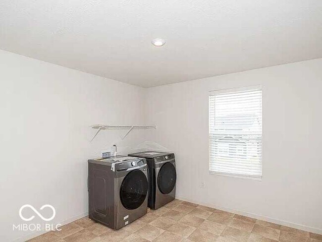 Building Photo - 5403 Veranda Dr