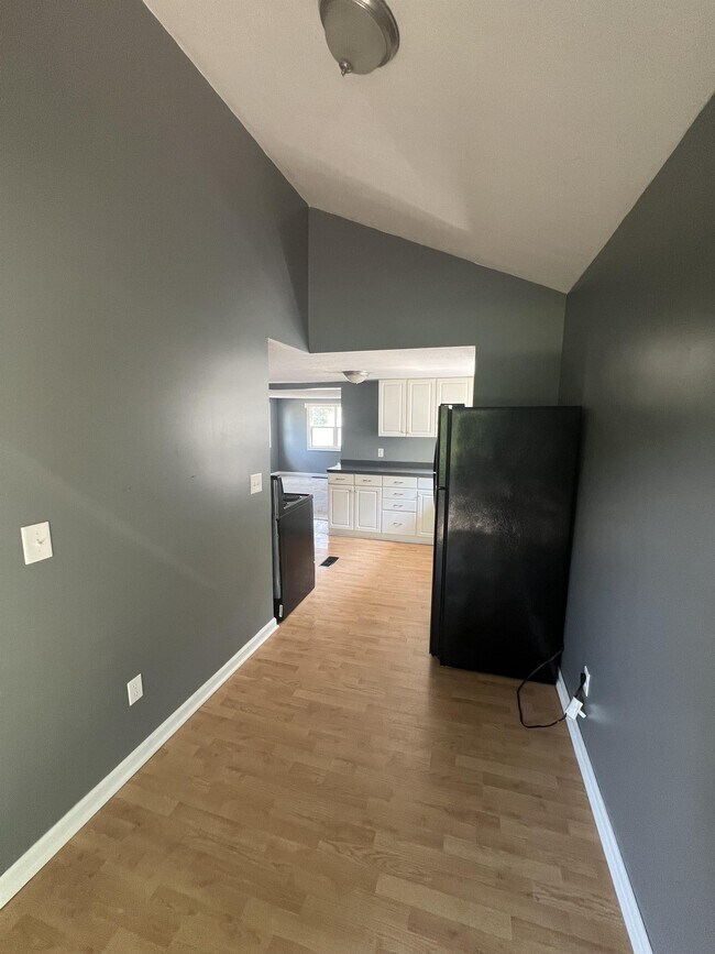 Building Photo - 607 Samantha Ave