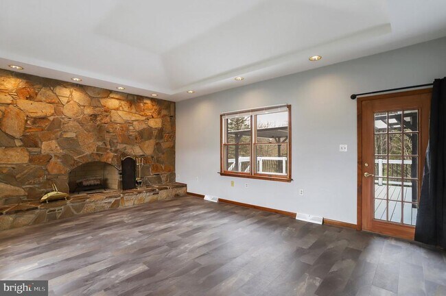 Building Photo - 5 Orchard Pl