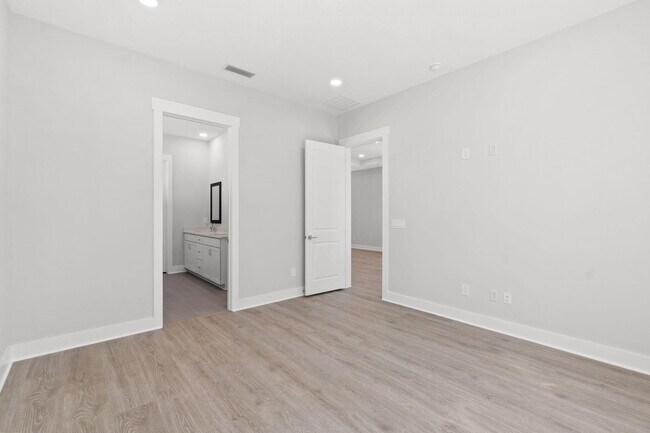 Building Photo - 263 Breakwater Blvd