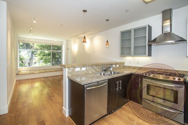 Building Photo - SoMa - 1 BR, 1 BA Condo 569 Sq. Ft. - 3D V...