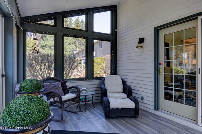 Building Photo - 91 Vista Dr