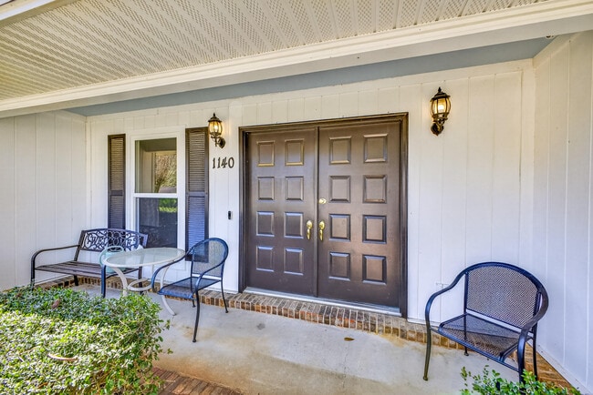 Building Photo - 1140 Troon Dr E