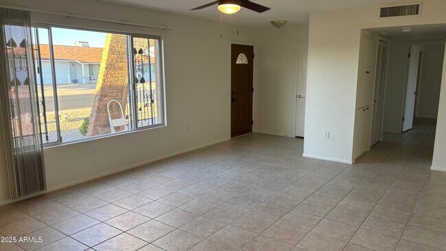 Building Photo - 9719 W Rolling Hills Dr