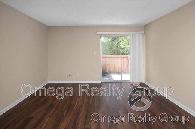 Building Photo - 425 Oakwood Ave