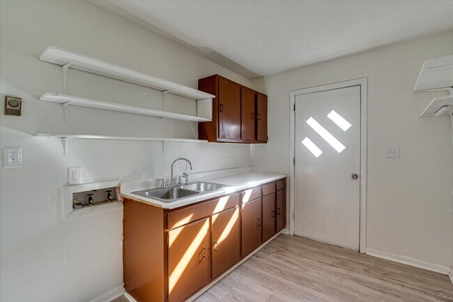 Building Photo - 1002 Belmeade Ave