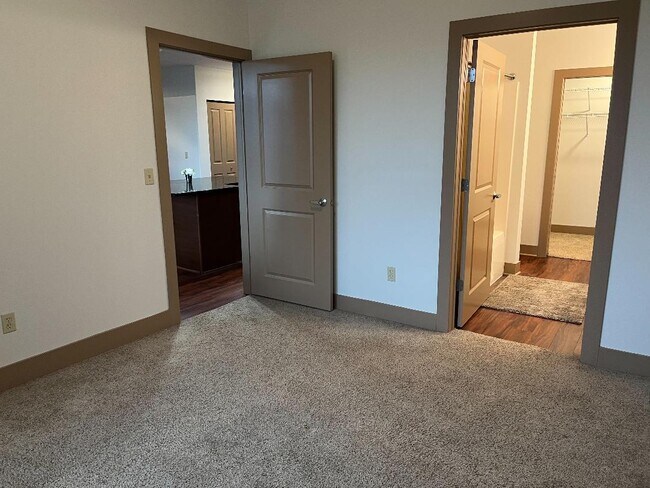 Building Photo - 600 Albert St