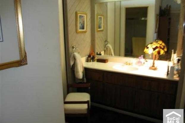 Building Photo - 21 Streamwood-