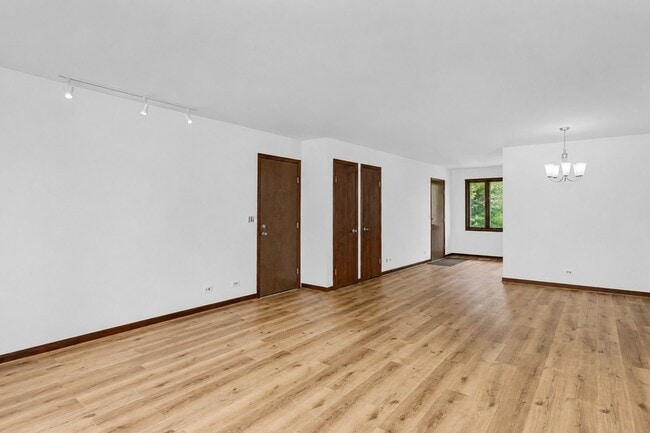 Building Photo - 31 Green Oaks Dr