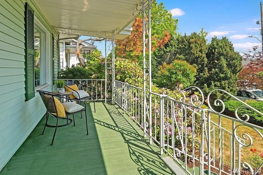 Building Photo - 902 N 77th St