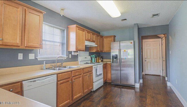 Building Photo - 4117 Silverwood Dr