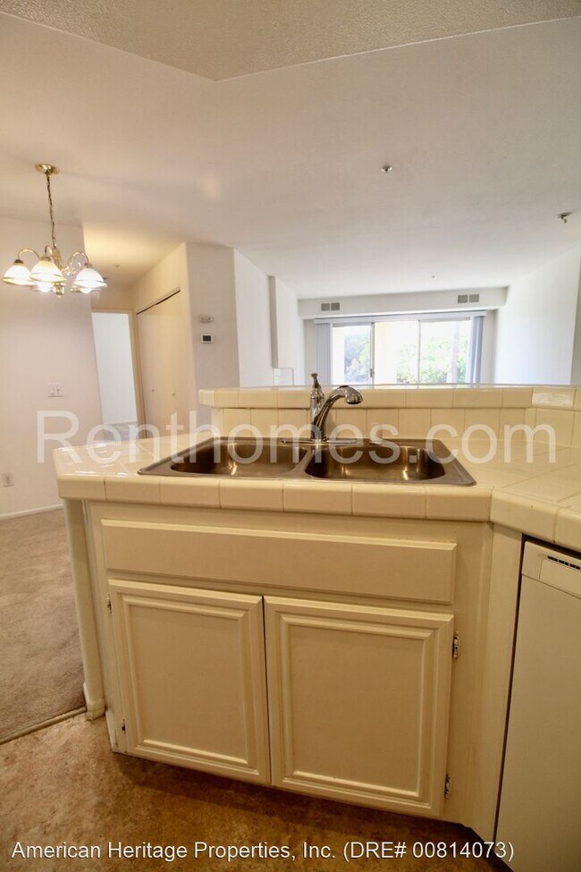 Building Photo - 3 br, 2 bath House - 11215-72 Affinity Court
