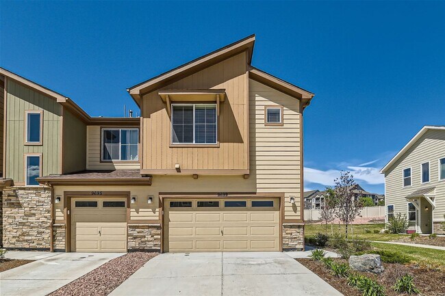 Building Photo - Modern 3BR Townhome | 2-Car Garage | Pool, Gym & Light Rail Access