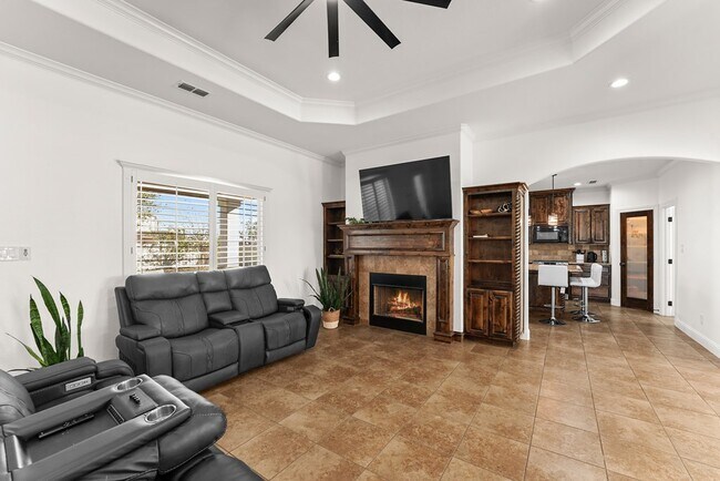 Building Photo - 1400 N Redondo Ave