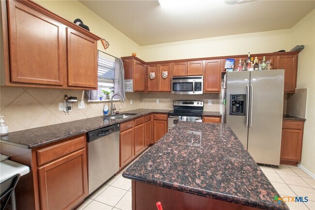 Building Photo - 5000 Willamette Ln