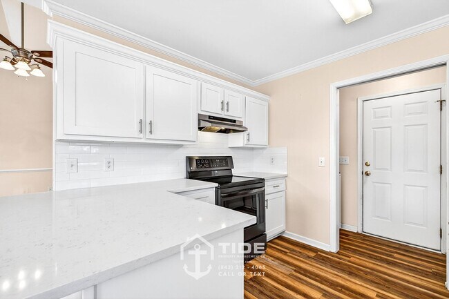 Building Photo - Modern Comfort in North Charleston