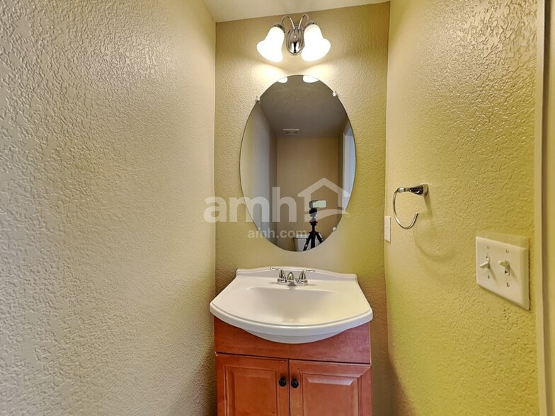 Building Photo - 6213 Westview Cir