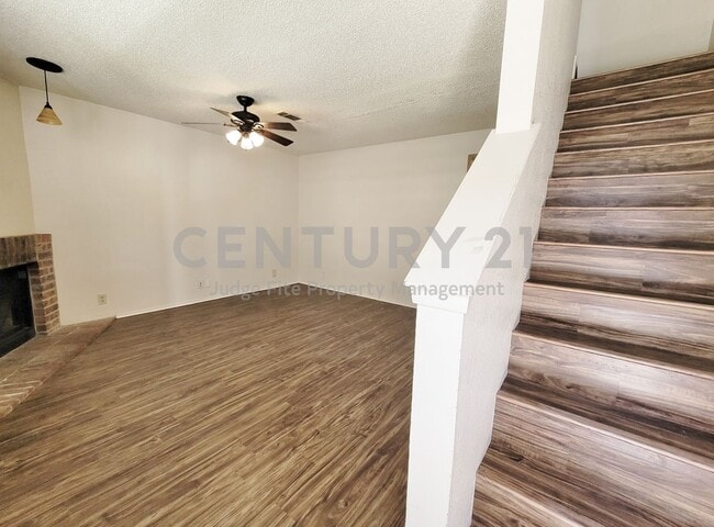 Building Photo - Fabulous 2/2.5 Within Walking Distance to UNT For Rent!