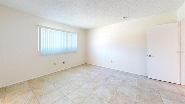 Building Photo - 1213 Glen Oaks Dr E