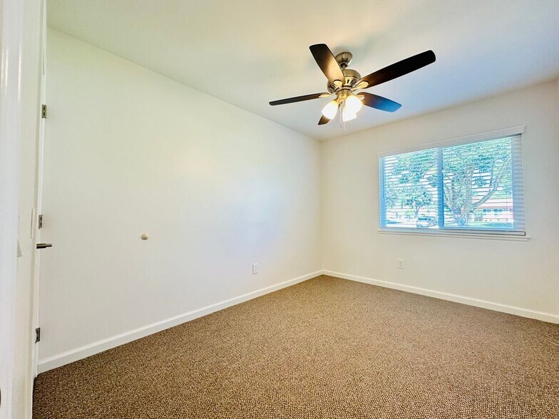 Building Photo - 2912 E Brookside Ct