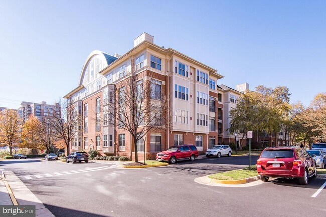 Building Photo - 1860 Stratford Park Pl