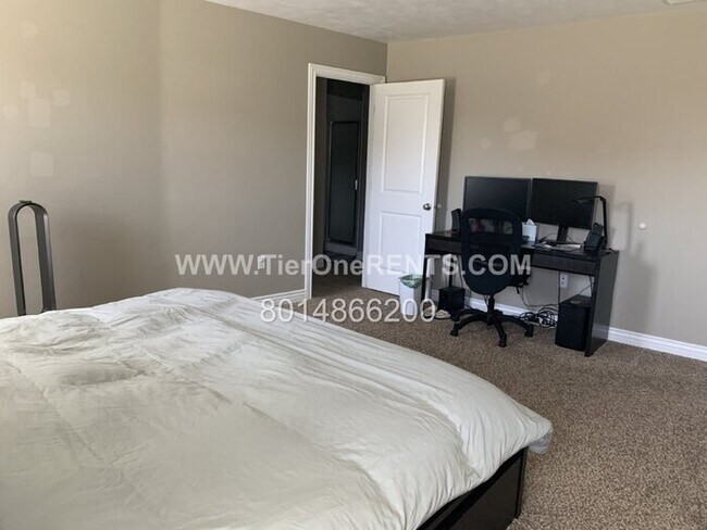 Building Photo - This property offers a NO DEPOSIT option available for qualified renters!