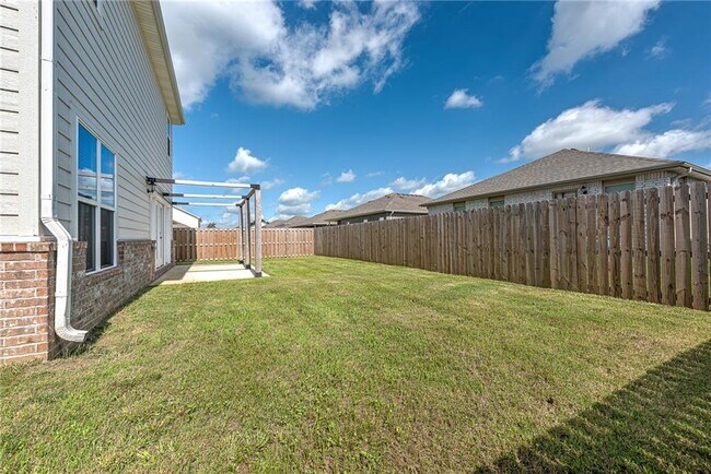 Building Photo - 2090 Wildflower Dr