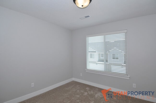 Building Photo - 13012 S Oberon Ln