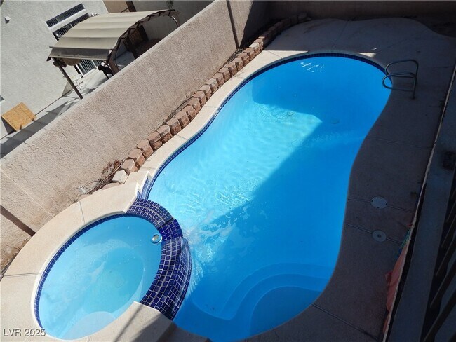 Building Photo - 1032 Sweeping Ivy Ct