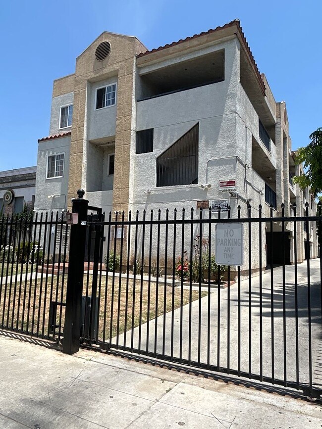 Building Photo - 223 N. Avenue 55